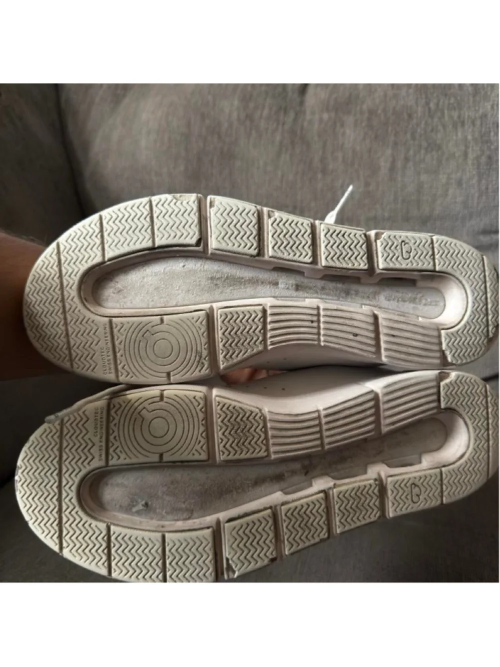 On Running Cloudswift white sneakers #running #cloudswift